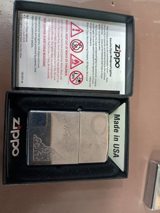 Zippo: Encendedor metálico