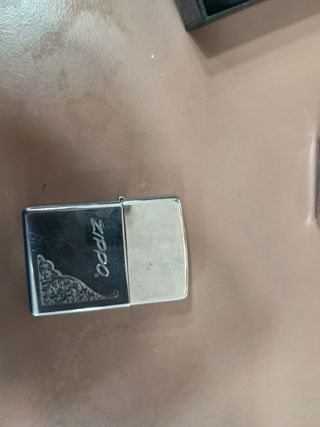 Zippo: Encendedor metálico