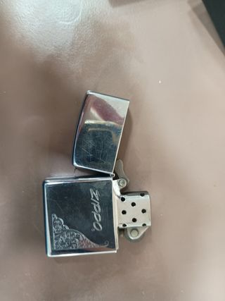 Zippo: Encendedor metálico