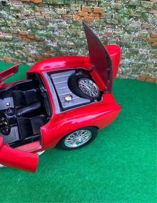 Ferrari 250 Testa Rossa (1957) – Escala 1:18