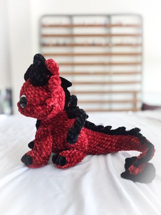 Dragão de crochê feito à mão