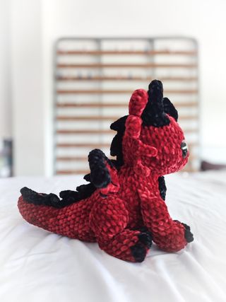 Dragão de crochê feito à mão