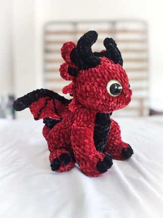 Dragão de crochê feito à mão