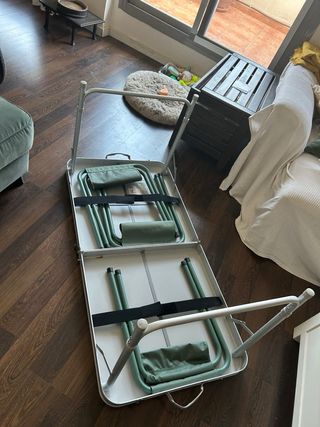 Mesa camping plegable blanca en maletin con sillas
