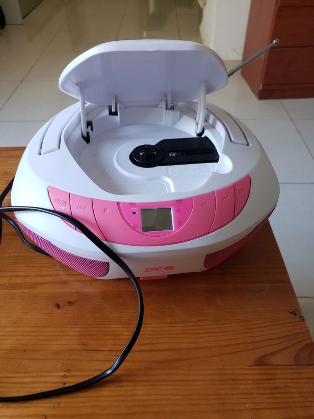 Radio Portátil Rosa y Blanca