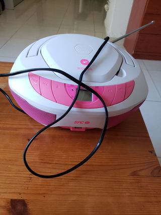 Radio Portátil Rosa y Blanca