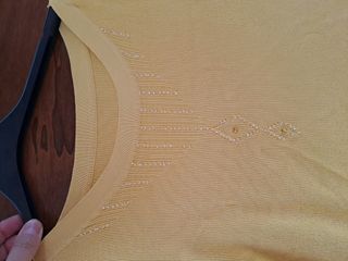 Blusa gialla vintage maniche corte scollo decorato
