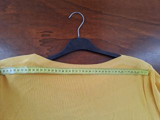Blusa gialla vintage maniche corte scollo decorato