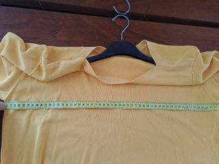 Blusa gialla vintage maniche corte scollo decorato