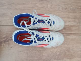 Zapatillas Adidas Fútbol Sala - Blancas y Rojas