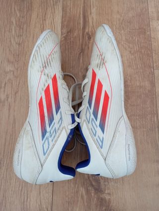 Zapatillas Adidas Fútbol Sala - Blancas y Rojas