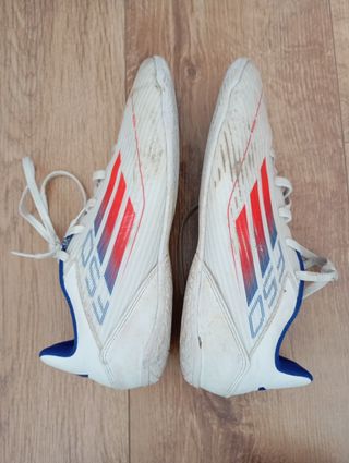 Zapatillas Adidas Fútbol Sala - Blancas y Rojas