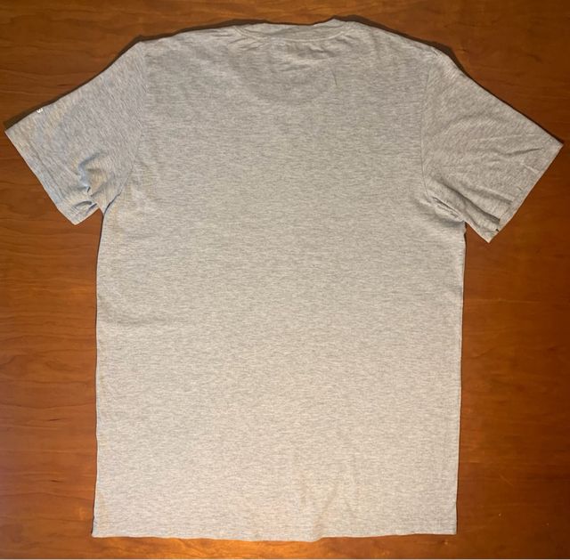 Camiseta gris de Adidas