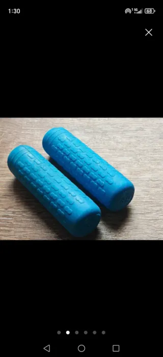 Varilla Freno Bicicleta Antigua y puños azules.