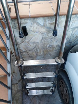 Escalera piscina 4 peldaños - metal