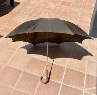 Paraguas vintage marrón negro