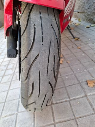 Hyosung Comet 650R - Roja Limitada para el a2