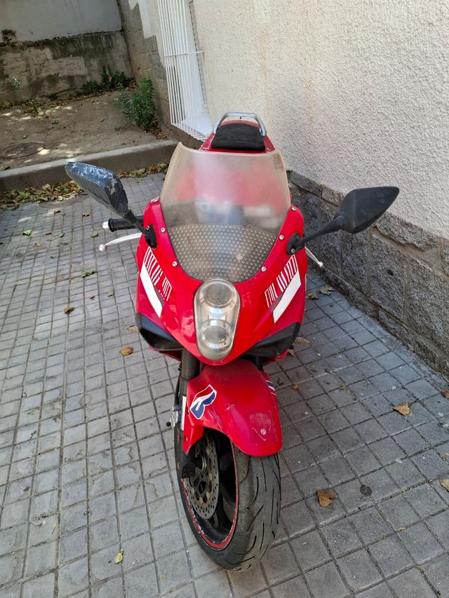 Hyosung Comet 650R - Roja Limitada para el a2