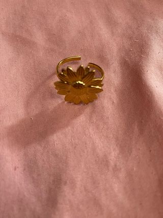 Anillo de girasol dorado ajustable