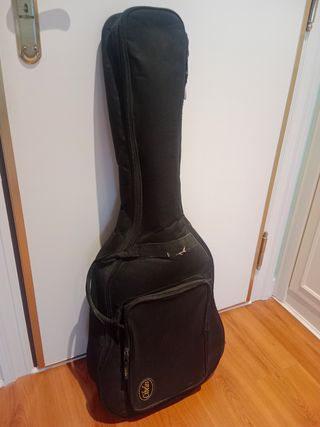 Guitarra clásica española con funda incluida