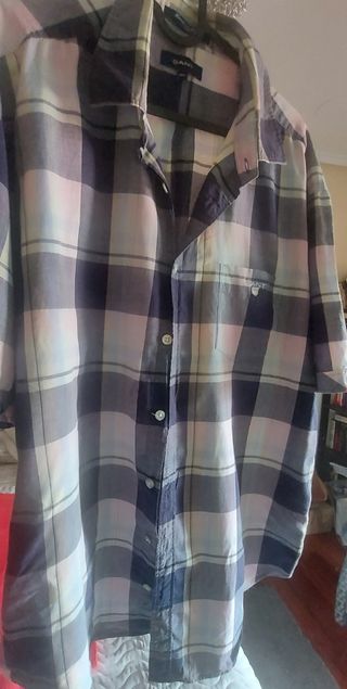 Camisa Gant cuadros en tonos azules y rosado claro