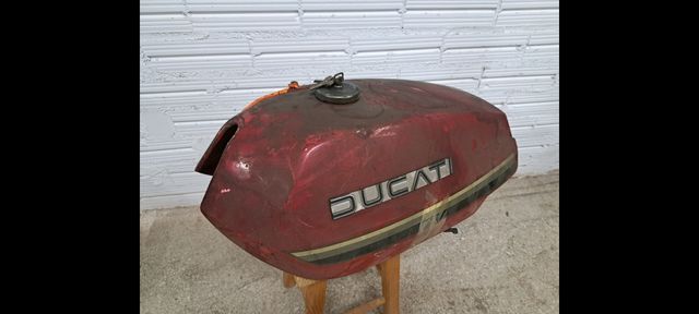 Depósitos motos custom antigua