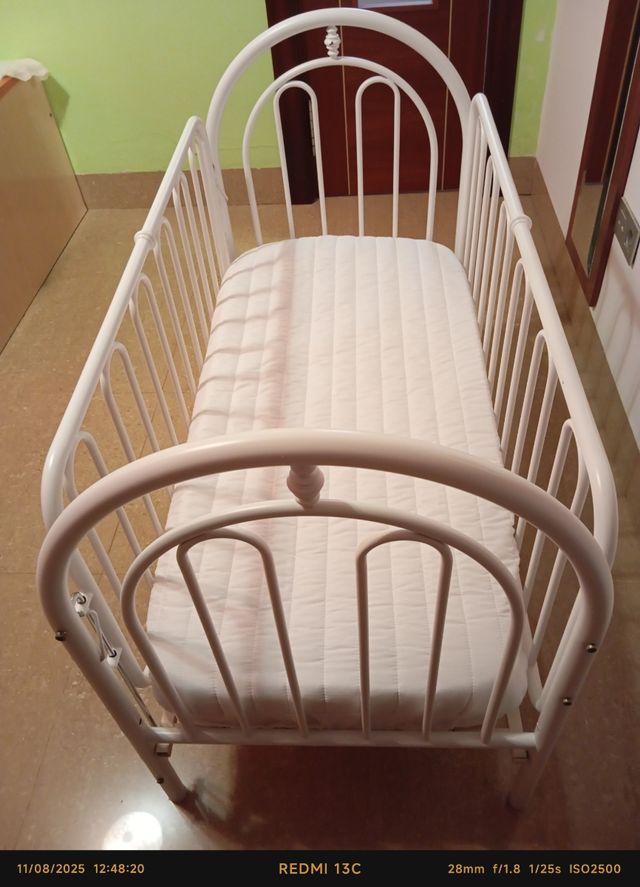 Colchón y funda cuna