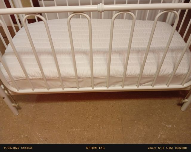 Colchón y funda cuna