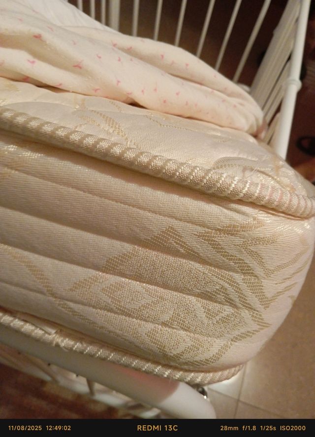 Colchón y funda cuna