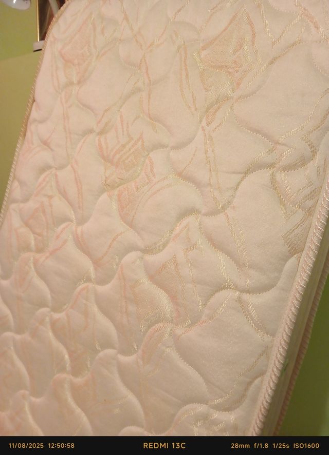 Colchón y funda cuna