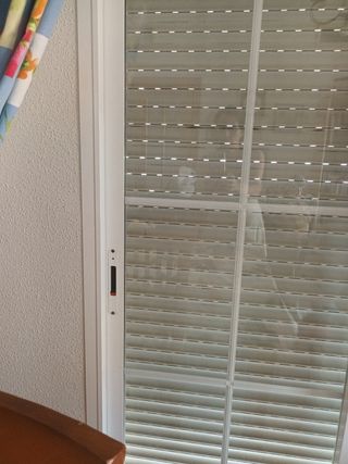 Ventana balcón corredera, doble acristalamiento 