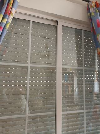 Ventana balcón corredera, doble acristalamiento 