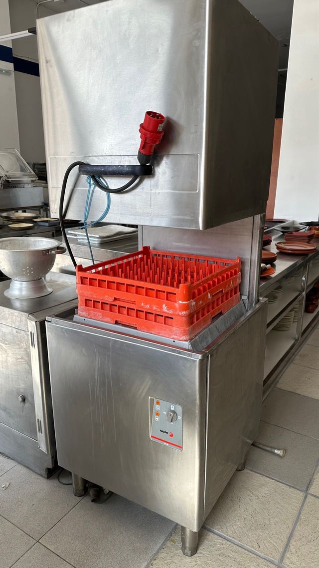 Lavavajillas Fagor industrial de capota 