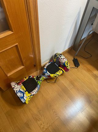 Hoverboard. Cargador nuevo. Una rueda pinchada.