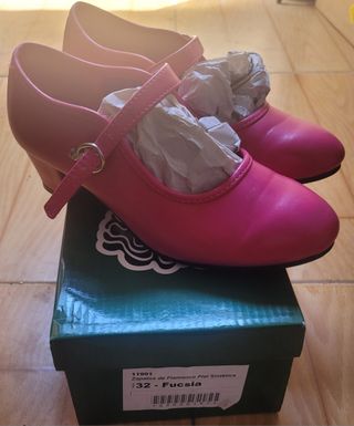 Zapatos Flamenco niña fucsia Talla 32