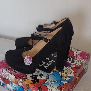 Zapatos plataforma de mujer. A estrenar.