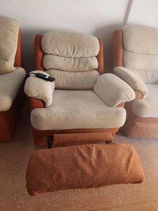 1 Sofá de 2 plazas y 2 sillones beige y naranja