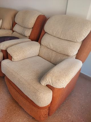 1 Sofá de 2 plazas y 2 sillones beige y naranja