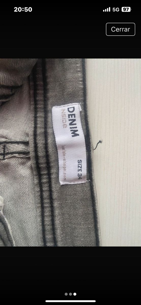 Par de pantalones cortos color gris y azul