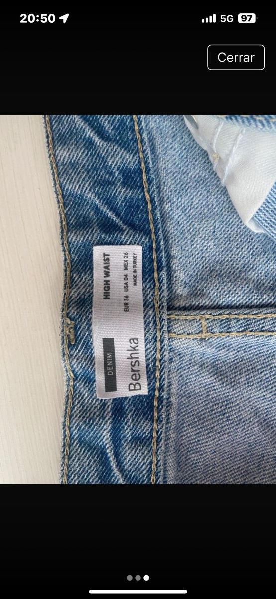 Par de pantalones cortos color gris y azul