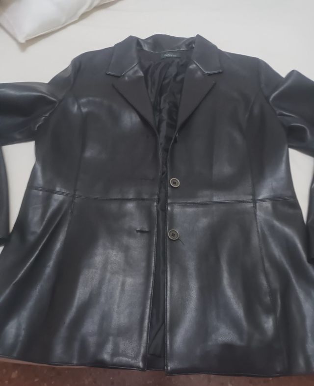 Chaqueta negra cuero