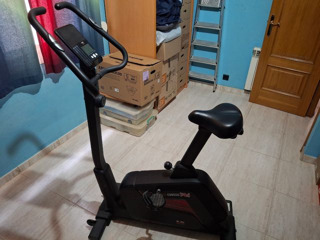 Bicicleta estática Body Sculpture C6850D