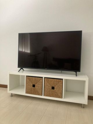 TV LG 65" con caja + mueble blanco