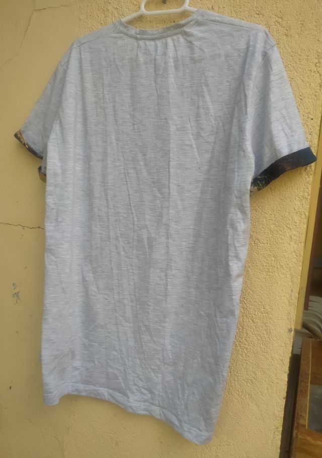 Camiseta Bershka flores - M. Nueva sin etiqueta