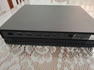 Xbox One X 1 TB + 6 juegos