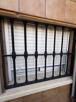 Reja ventana forja negra