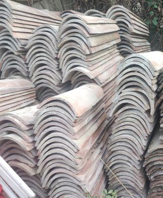 Tejas árabes usadas.
Precio unitario: 0,80€
