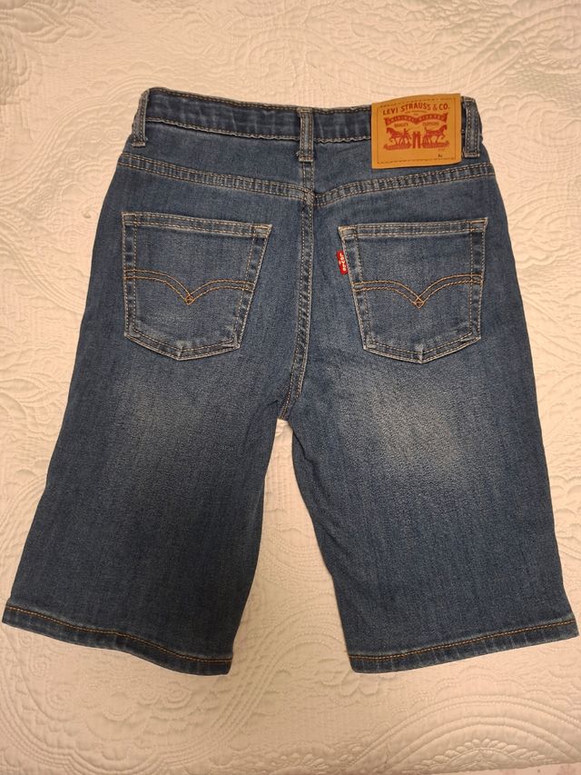 Conjunto Levi's: Vaqueros + Camiseta