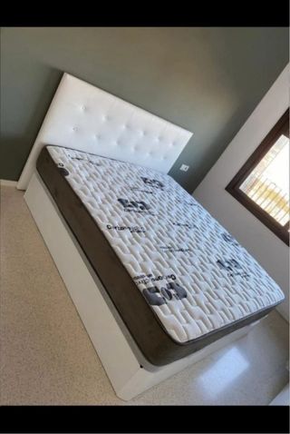 Canapé y colchón blanco - ¡Oferta!