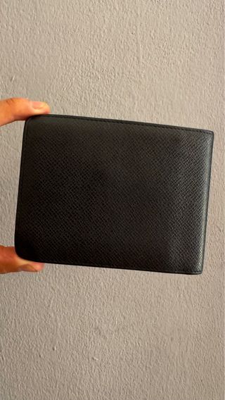 LOUIS VUITTON BILLETERA SLENDER PIEL TAIGA NEGRA 